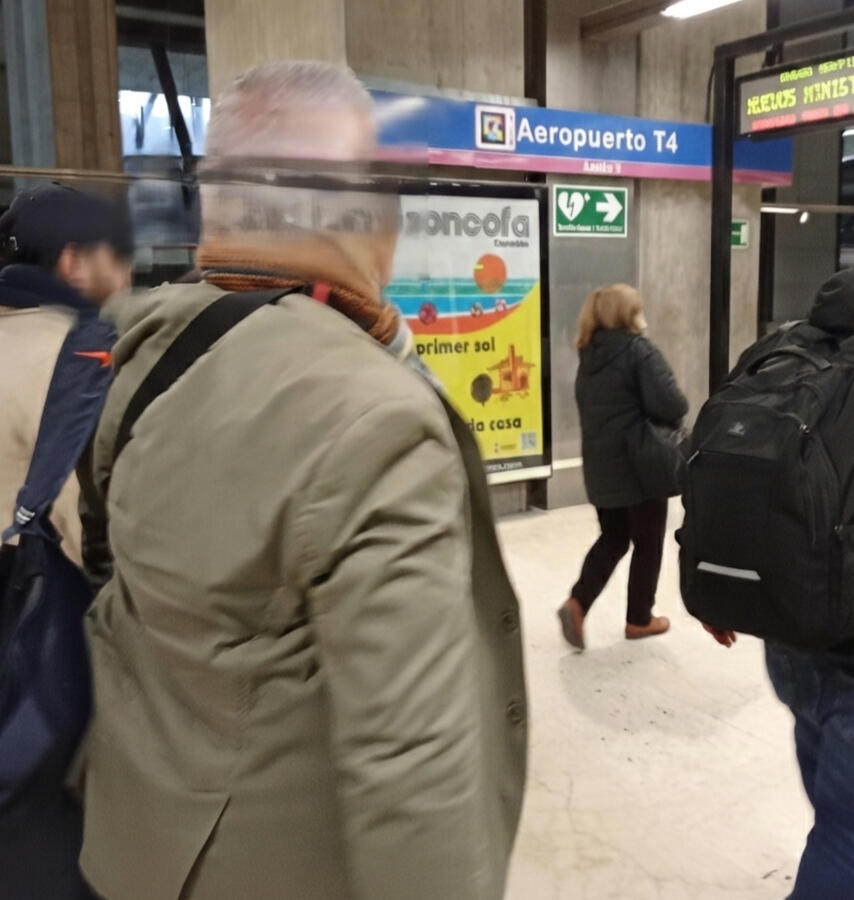 Mupi andana 2 metro T4 aeroport de Madrid arribada de tren